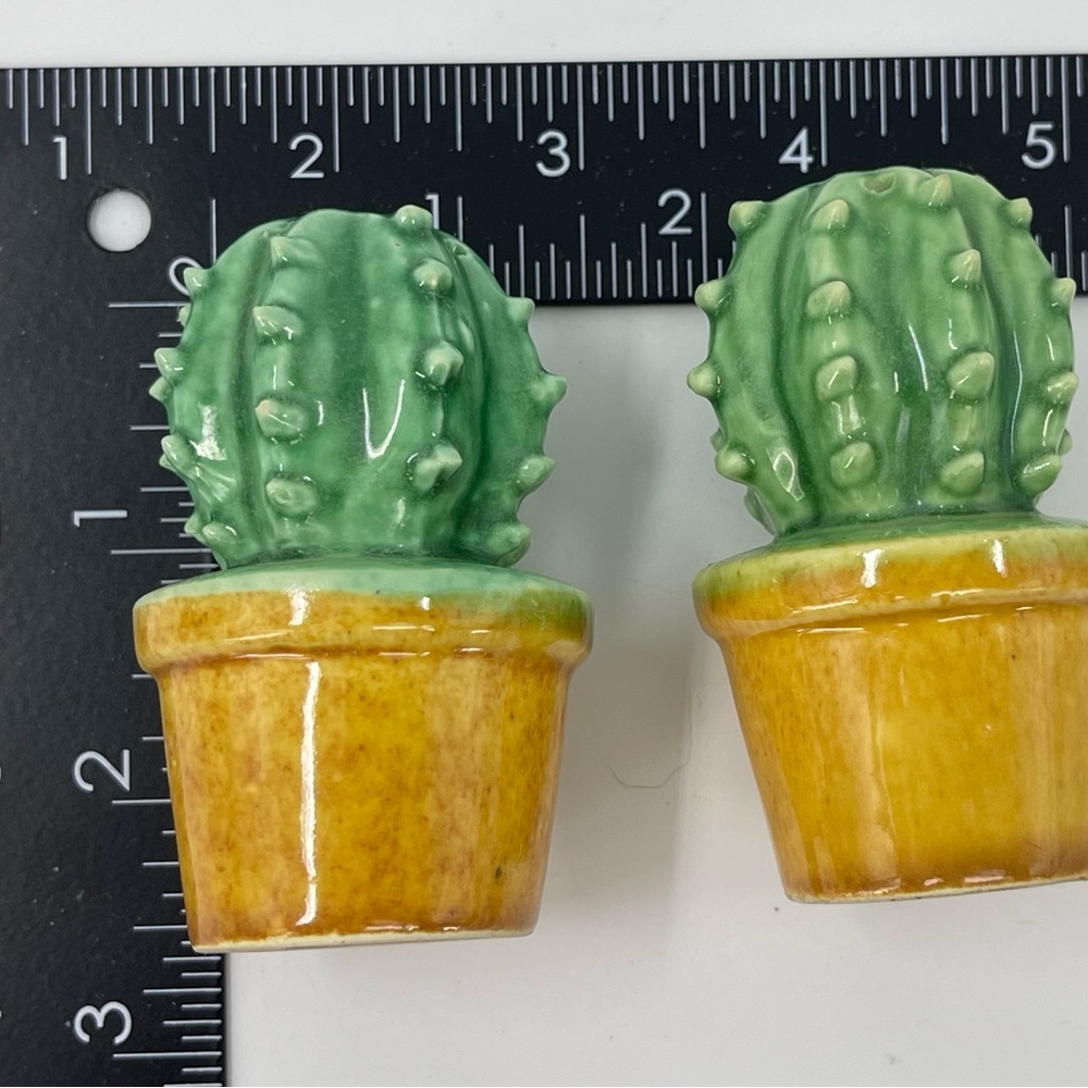 Cactus in Pots Salt and Pepper Shakers Set Vintage 1950's No Stoppers 2.75” - Picture 7 of 7